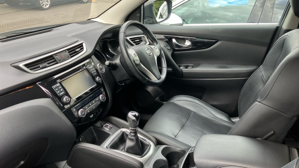 Nissan Qashqai 1.5 dCi Tekna 5dr Diesel Hatchback - Image 9