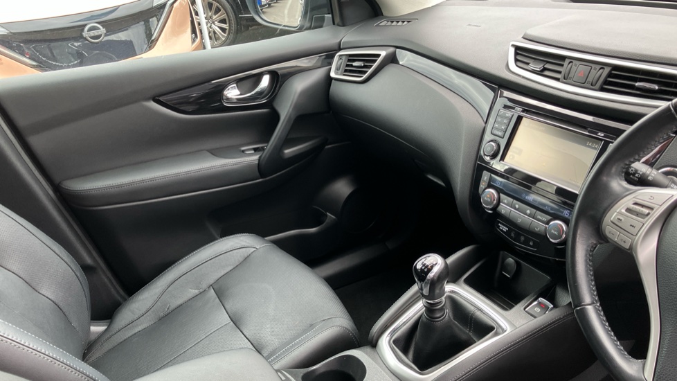 Nissan Qashqai 1.5 dCi Tekna 5dr Diesel Hatchback - Image 14
