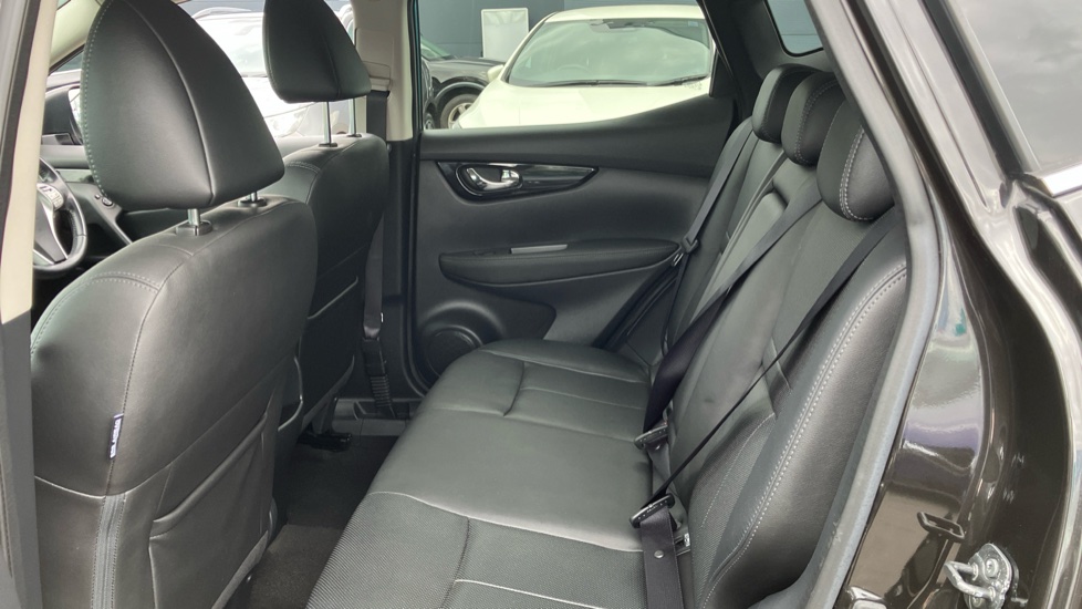 Nissan Qashqai 1.5 dCi Tekna 5dr Diesel Hatchback - Image 16