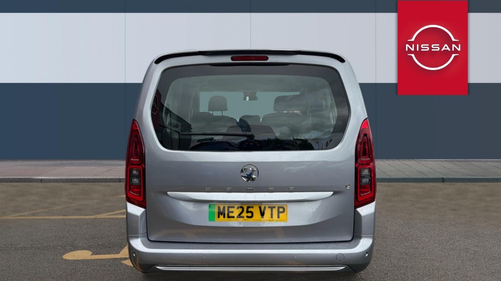 Vauxhall Combo Life 100kW Design XL 52kWh 5dr Auto [7 Seat] Electric Estate - Image 6