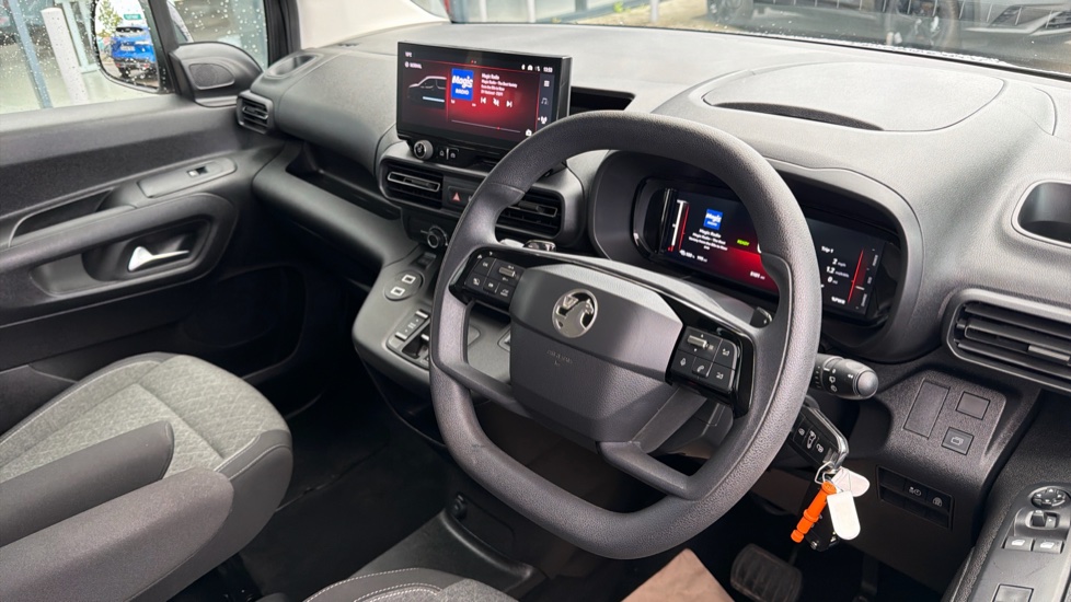 Vauxhall Combo Life 100kW Design XL 52kWh 5dr Auto [7 Seat] Electric Estate - Image 11