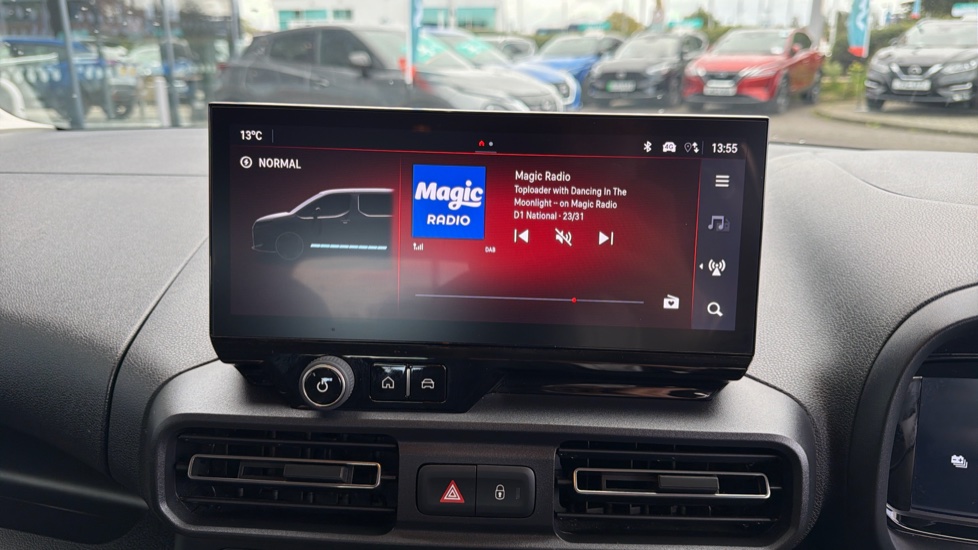Vauxhall Combo Life 100kW Design XL 52kWh 5dr Auto [7 Seat] Electric Estate - Image 12