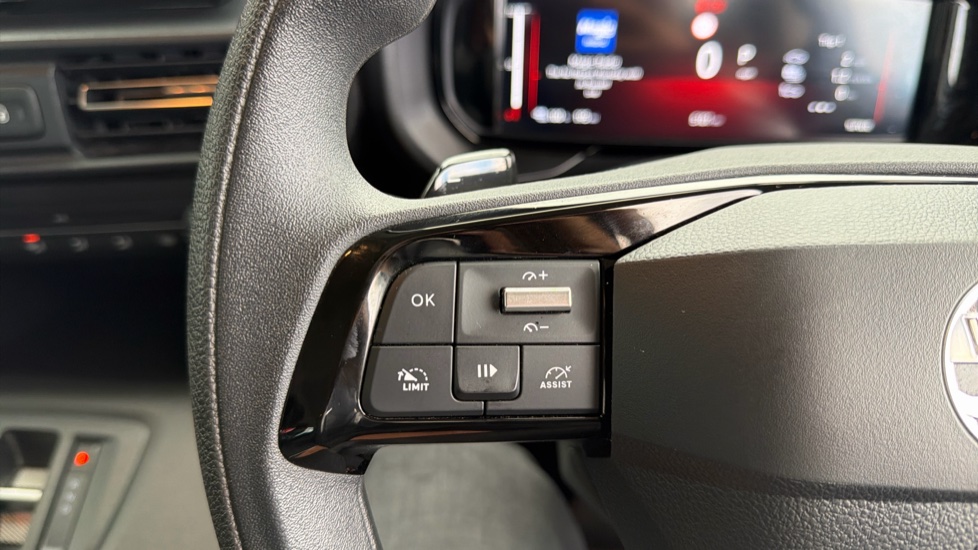 Vauxhall Combo Life 100kW Design XL 52kWh 5dr Auto [7 Seat] Electric Estate - Image 22