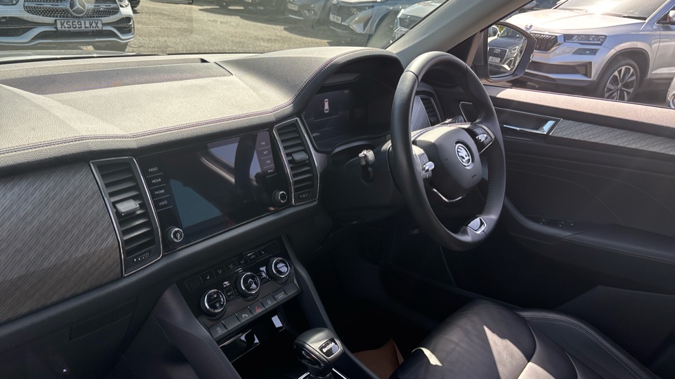 Skoda Kodiaq 1.5 TSI SE L Executive 5dr DSG [7 Seat] Petrol Estate - Image 9