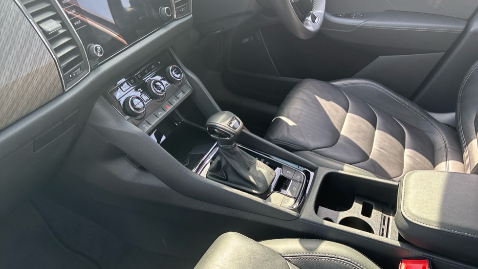 Skoda Kodiaq 1.5 TSI SE L Executive 5dr DSG [7 Seat] Petrol Estate - Image 13