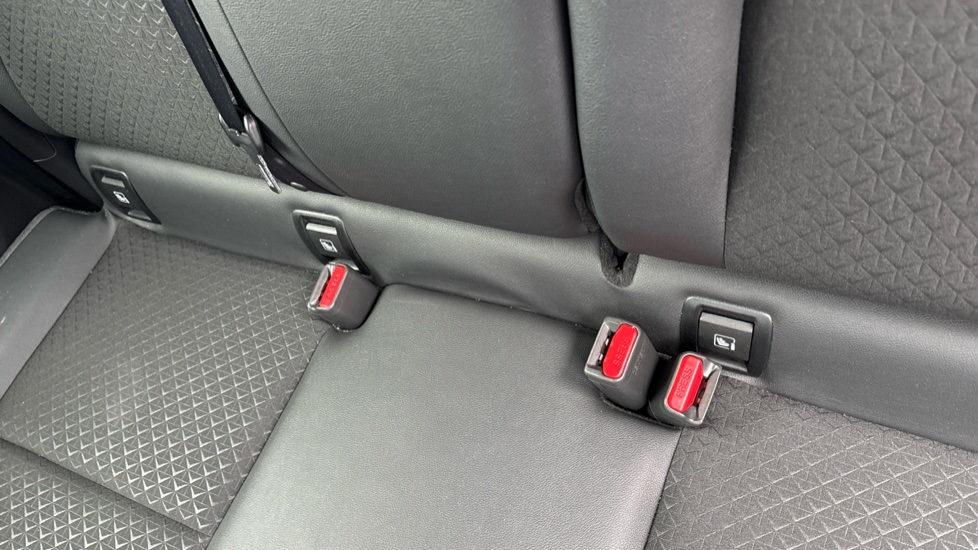 Nissan Juke 1.0 DiG-T N-Connecta 5dr Petrol Hatchback - Image 17