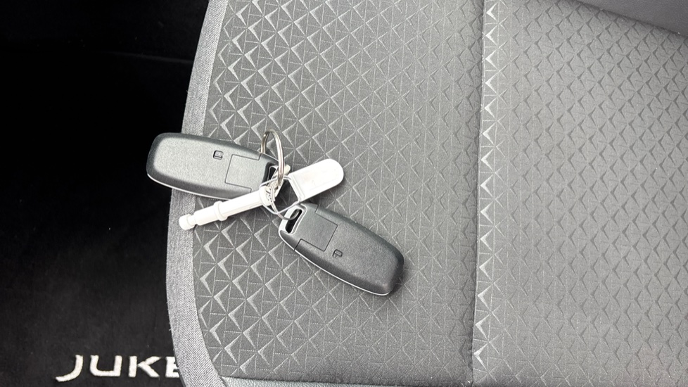 Nissan Juke 1.0 DiG-T N-Connecta 5dr Petrol Hatchback - Image 20