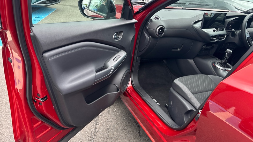 Nissan Juke 1.0 DiG-T N-Connecta 5dr Petrol Hatchback - Image 25