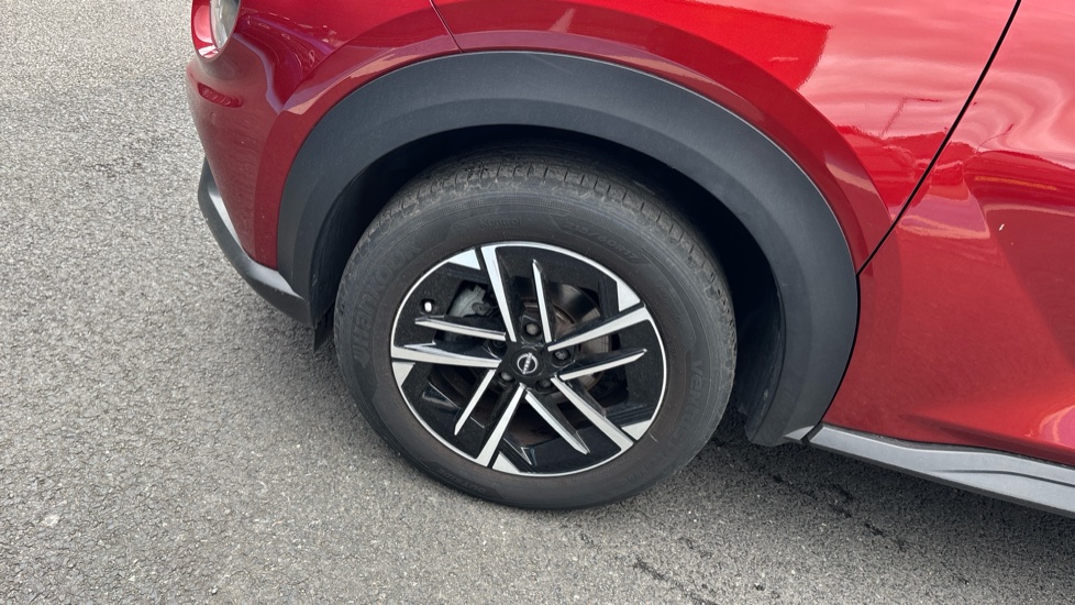 Nissan Juke 1.0 DiG-T N-Connecta 5dr Petrol Hatchback - Image 29