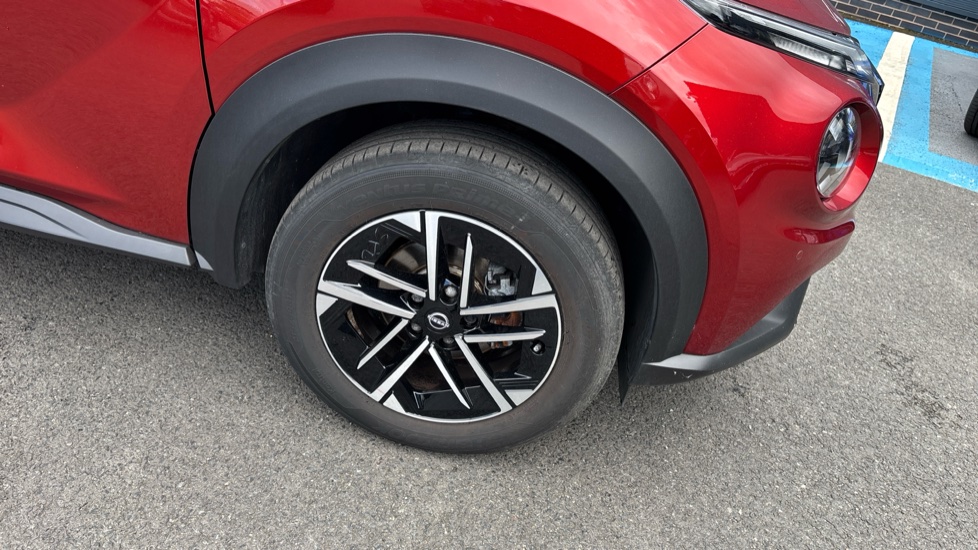 Nissan Juke 1.0 DiG-T N-Connecta 5dr Petrol Hatchback - Image 30