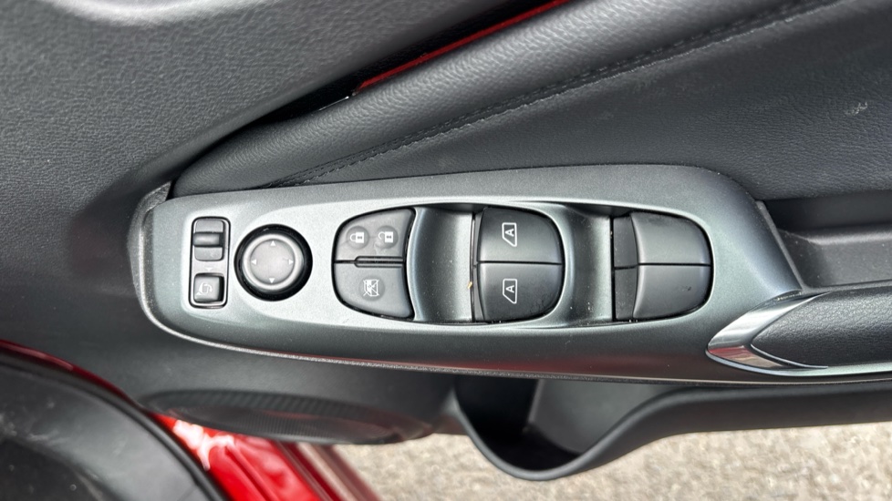 Nissan Juke 1.0 DiG-T N-Connecta 5dr Petrol Hatchback - Image 35