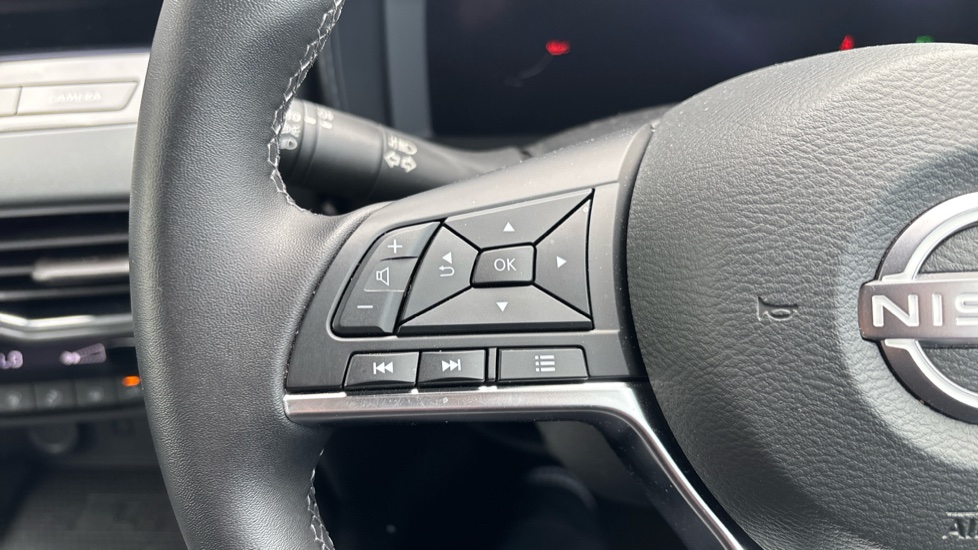Nissan Juke 1.0 DiG-T N-Connecta 5dr Petrol Hatchback - Image 37