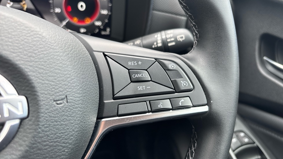 Nissan Juke 1.0 DiG-T N-Connecta 5dr Petrol Hatchback - Image 38