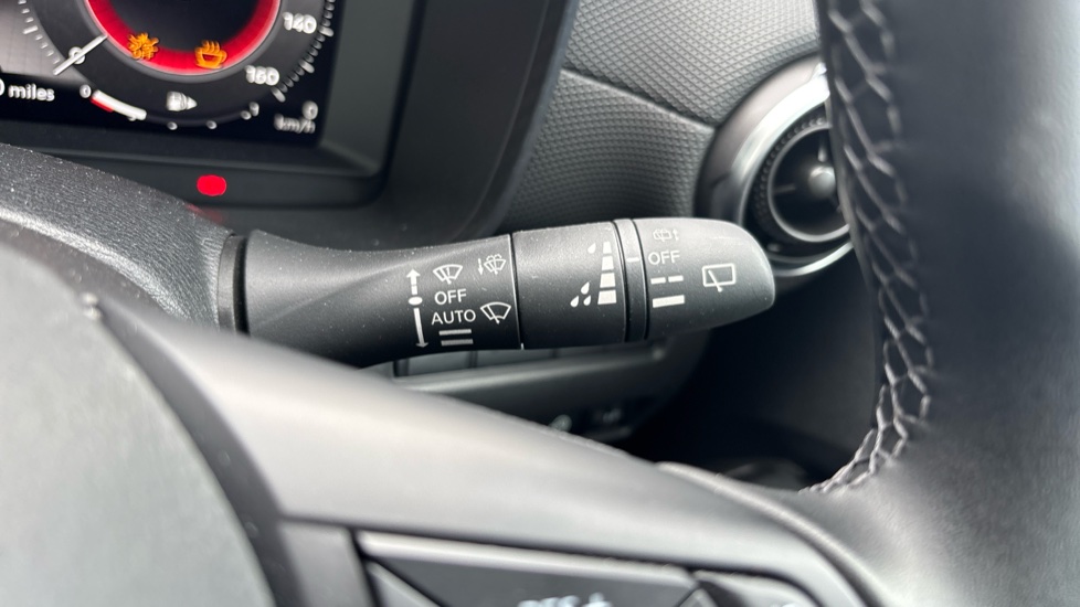 Nissan Juke 1.0 DiG-T N-Connecta 5dr Petrol Hatchback - Image 39