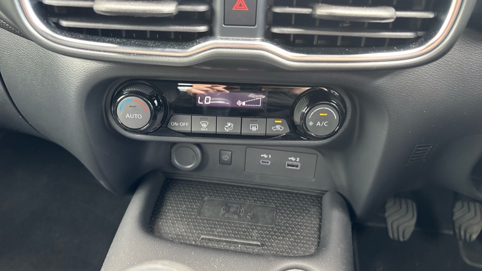 Nissan Juke 1.0 DiG-T N-Connecta 5dr Petrol Hatchback - Image 55