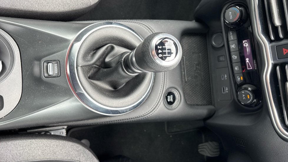 Nissan Juke 1.0 DiG-T N-Connecta 5dr Petrol Hatchback - Image 56