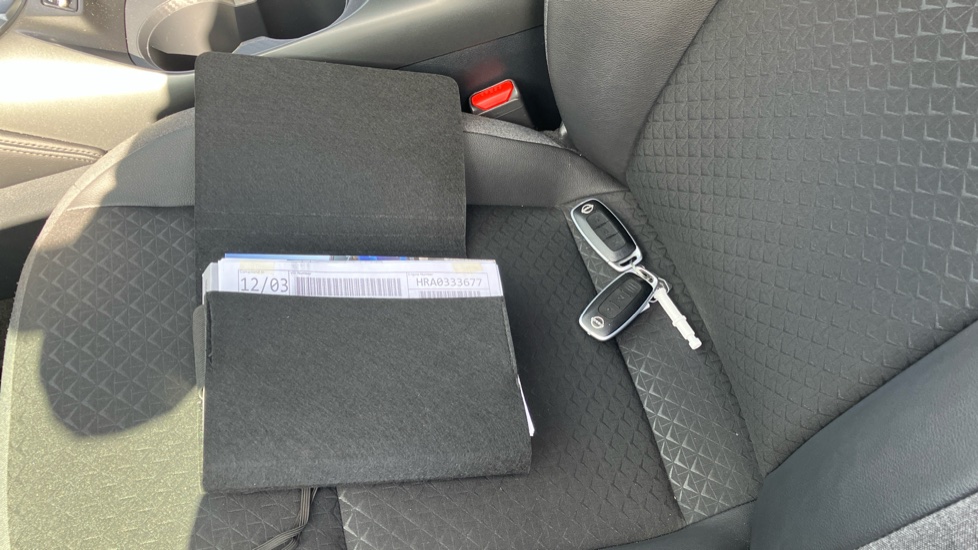 Nissan Juke 1.0 DiG-T N-Connecta 5dr Petrol Hatchback - Image 19