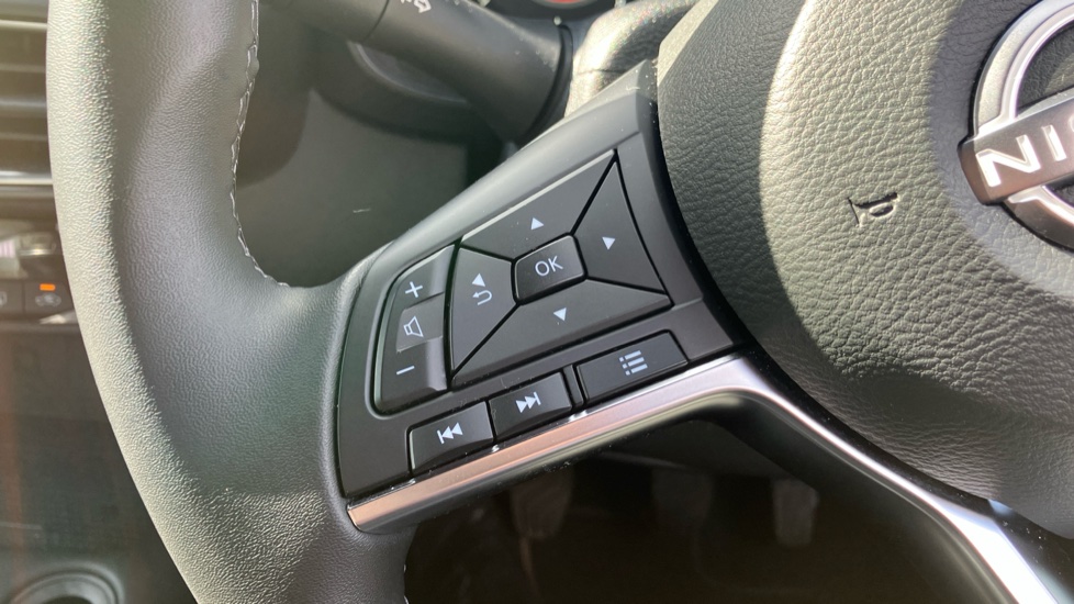 Nissan Juke 1.0 DiG-T N-Connecta 5dr Petrol Hatchback - Image 21
