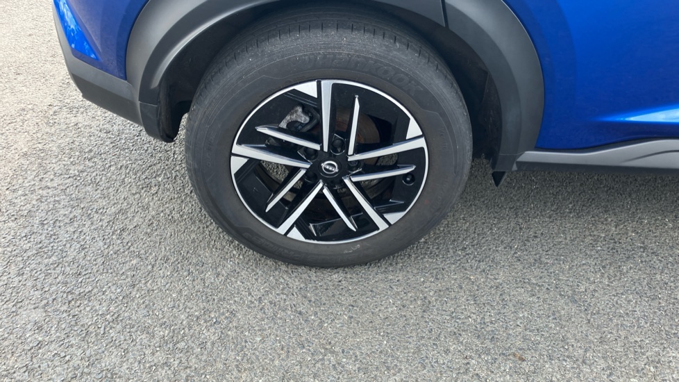Nissan Juke 1.0 DiG-T N-Connecta 5dr Petrol Hatchback - Image 29