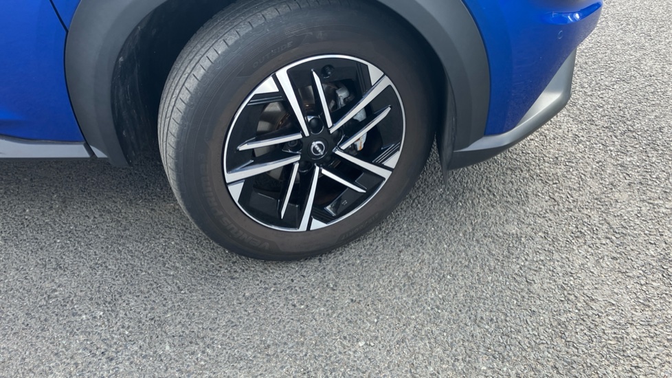 Nissan Juke 1.0 DiG-T N-Connecta 5dr Petrol Hatchback - Image 30