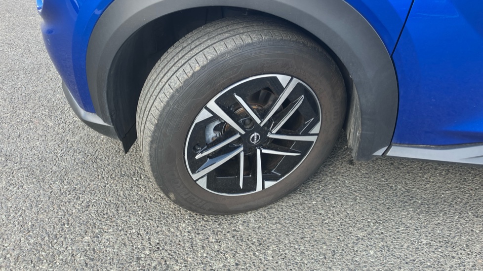 Nissan Juke 1.0 DiG-T N-Connecta 5dr Petrol Hatchback - Image 31
