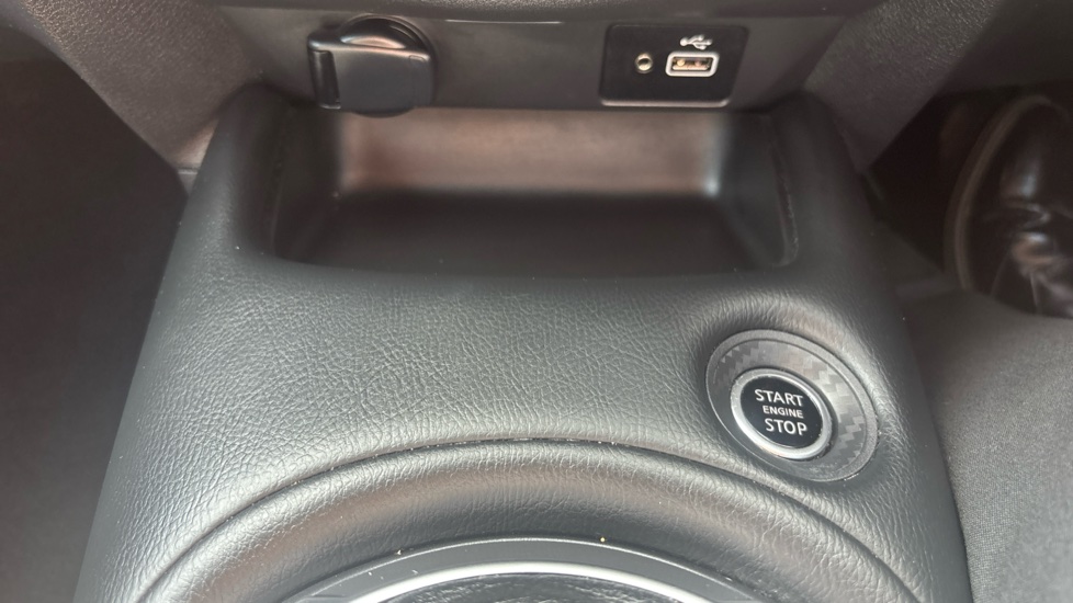 Nissan Juke 1.0 DiG-T 114 Tekna 5dr DCT Petrol Hatchback - Image 31