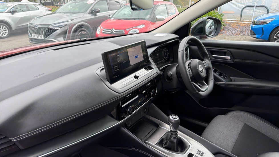 Nissan Qashqai 1.3 DiG-T MH N-Connecta [Glass Roof] 5dr Petrol Hatchback - Image 9