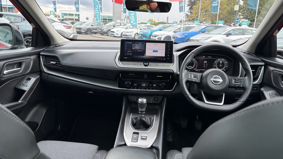 Nissan Qashqai 1.3 DiG-T MH N-Connecta [Glass Roof] 5dr Petrol Hatchback - Image 10