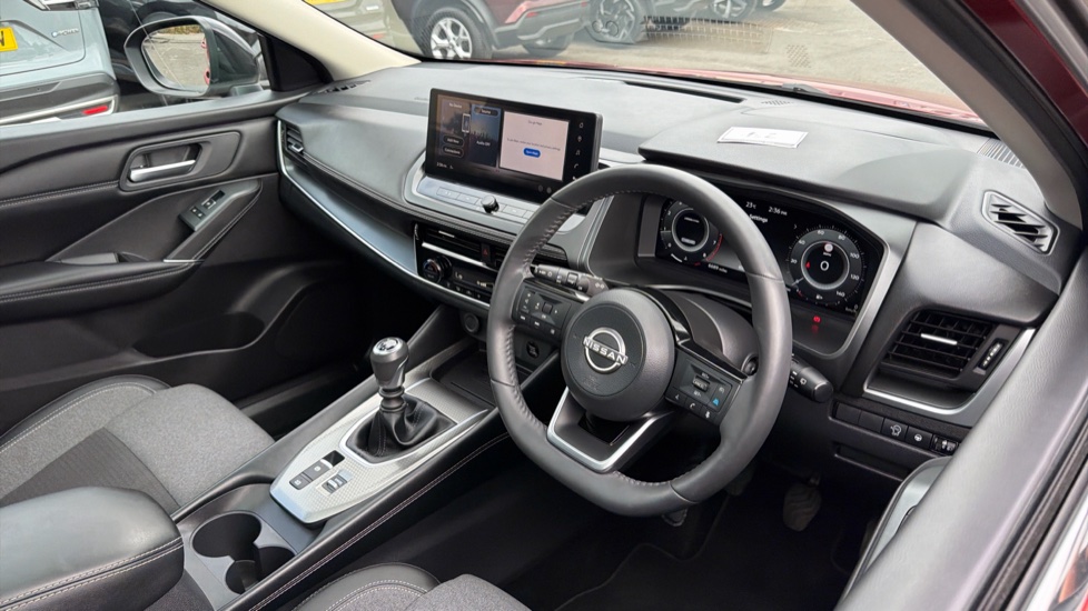 Nissan Qashqai 1.3 DiG-T MH N-Connecta [Glass Roof] 5dr Petrol Hatchback - Image 11