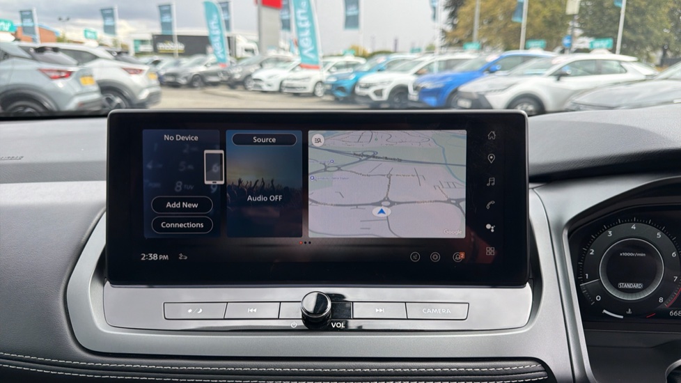 Nissan Qashqai 1.3 DiG-T MH N-Connecta [Glass Roof] 5dr Petrol Hatchback - Image 12