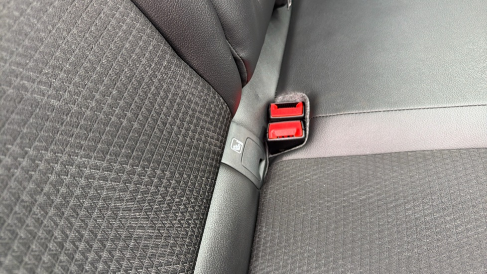 Nissan Qashqai 1.3 DiG-T MH N-Connecta [Glass Roof] 5dr Petrol Hatchback - Image 17