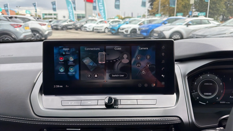 Nissan Qashqai 1.3 DiG-T MH N-Connecta [Glass Roof] 5dr Petrol Hatchback - Image 23