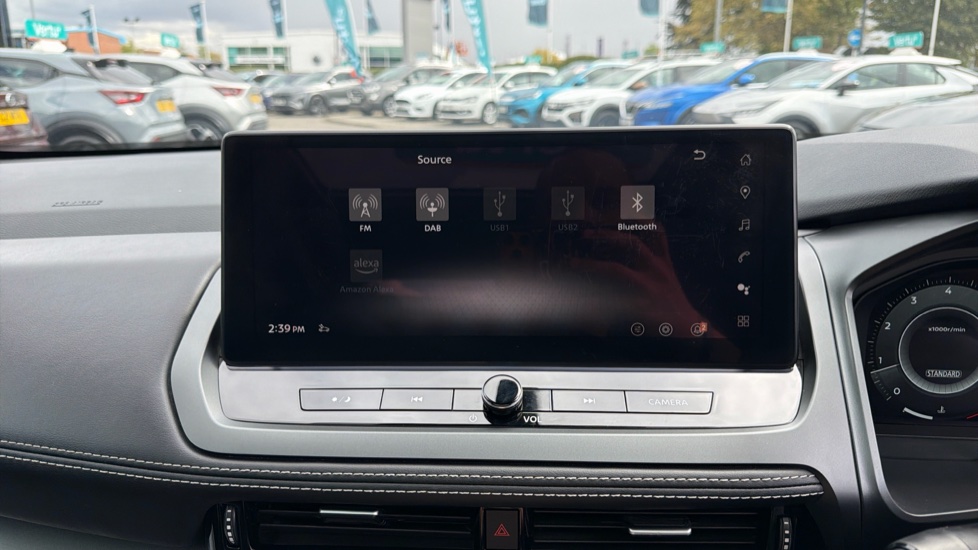 Nissan Qashqai 1.3 DiG-T MH N-Connecta [Glass Roof] 5dr Petrol Hatchback - Image 26