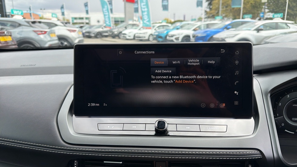 Nissan Qashqai 1.3 DiG-T MH N-Connecta [Glass Roof] 5dr Petrol Hatchback - Image 27