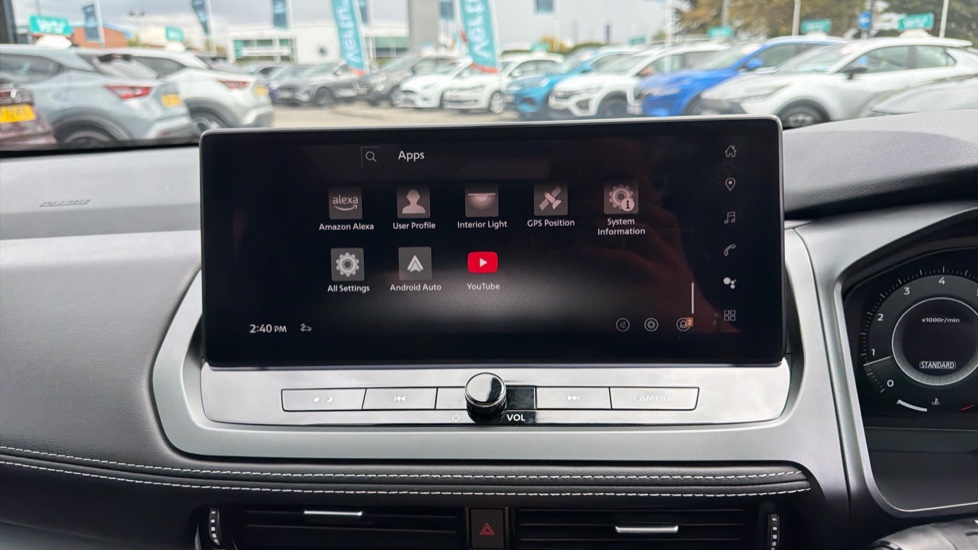 Nissan Qashqai 1.3 DiG-T MH N-Connecta [Glass Roof] 5dr Petrol Hatchback - Image 28