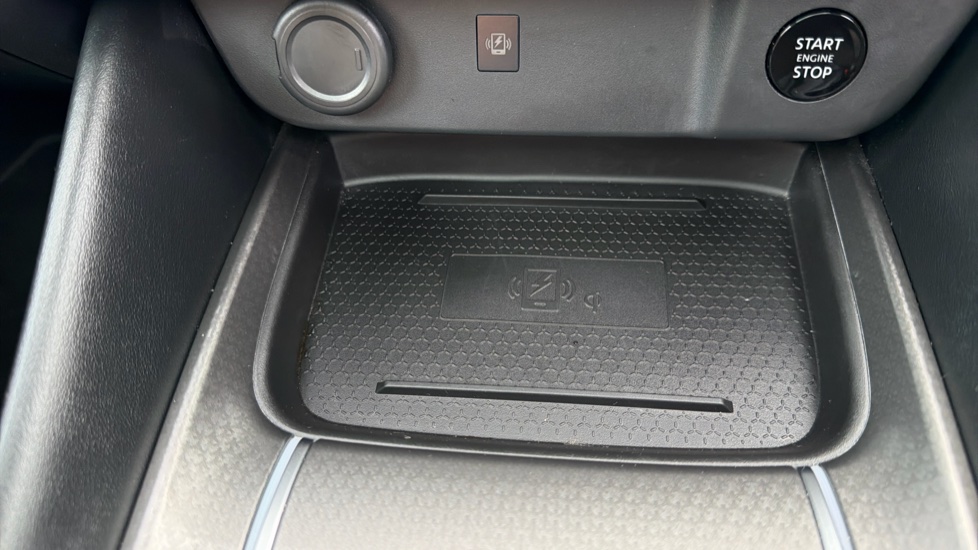 Nissan Qashqai 1.3 DiG-T MH N-Connecta [Glass Roof] 5dr Petrol Hatchback - Image 30