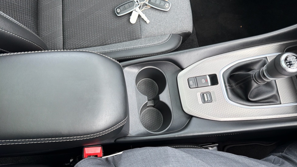 Nissan Qashqai 1.3 DiG-T MH N-Connecta [Glass Roof] 5dr Petrol Hatchback - Image 31