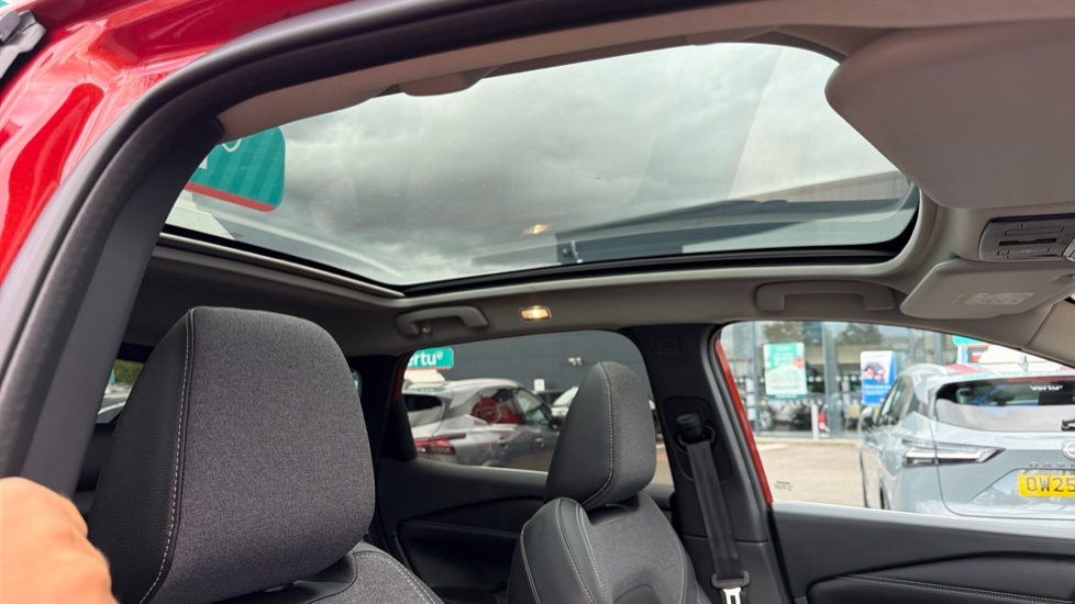 Nissan Qashqai 1.3 DiG-T MH N-Connecta [Glass Roof] 5dr Petrol Hatchback - Image 35