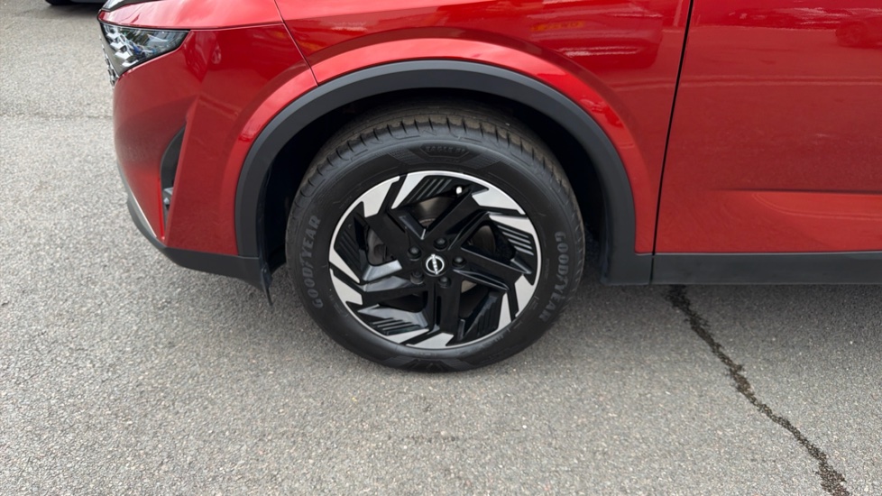 Nissan Qashqai 1.3 DiG-T MH N-Connecta [Glass Roof] 5dr Petrol Hatchback - Image 37