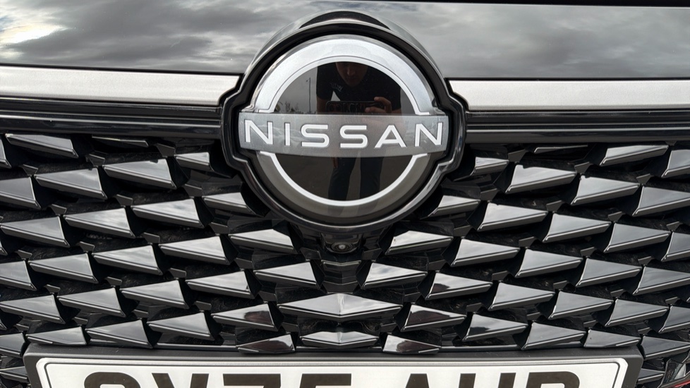Nissan Qashqai 1.3 DiG-T MH N-Connecta [Glass Roof] 5dr Petrol Hatchback - Image 40