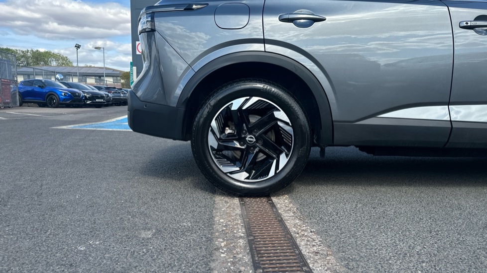 Nissan Qashqai 1.5 E-Power 205 N-Connecta [Glass Roof] 5dr Auto Hybrid Hatchback - Image 7