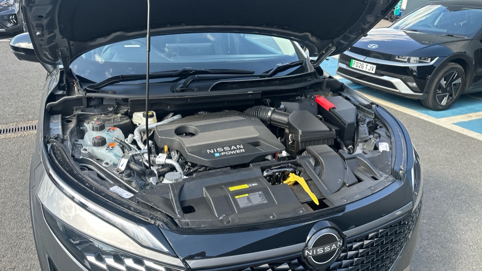 Nissan Qashqai 1.5 E-Power 205 N-Connecta [Glass Roof] 5dr Auto Hybrid Hatchback - Image 8
