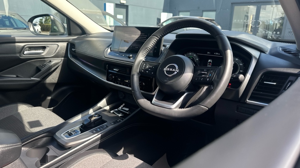 Nissan Qashqai 1.5 E-Power 205 N-Connecta [Glass Roof] 5dr Auto Hybrid Hatchback - Image 11