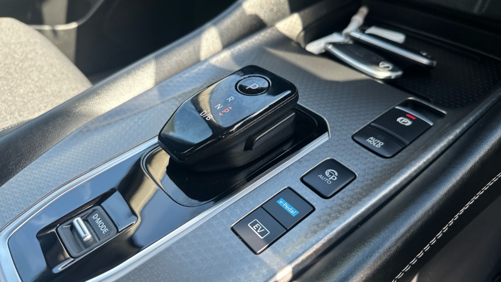 Nissan Qashqai 1.5 E-Power 205 N-Connecta [Glass Roof] 5dr Auto Hybrid Hatchback - Image 13