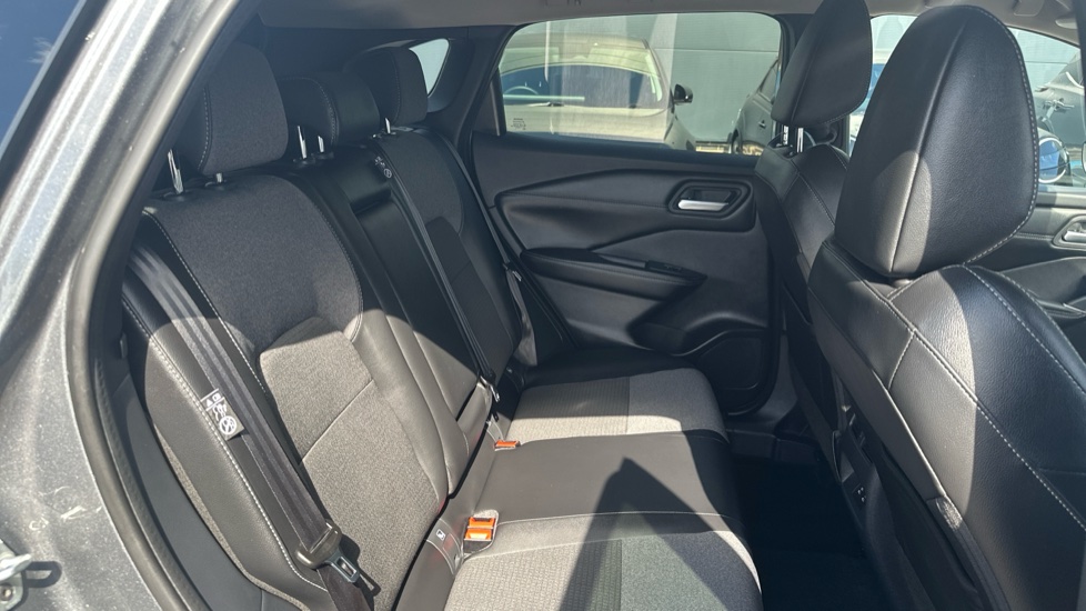 Nissan Qashqai 1.5 E-Power 205 N-Connecta [Glass Roof] 5dr Auto Hybrid Hatchback - Image 15