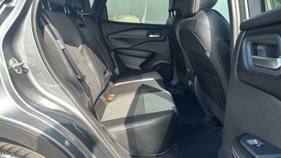 Nissan Qashqai 1.5 E-Power 205 N-Connecta [Glass Roof] 5dr Auto Hybrid Hatchback - Image 16