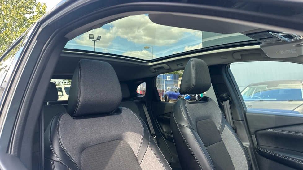 Nissan Qashqai 1.5 E-Power 205 N-Connecta [Glass Roof] 5dr Auto Hybrid Hatchback - Image 19