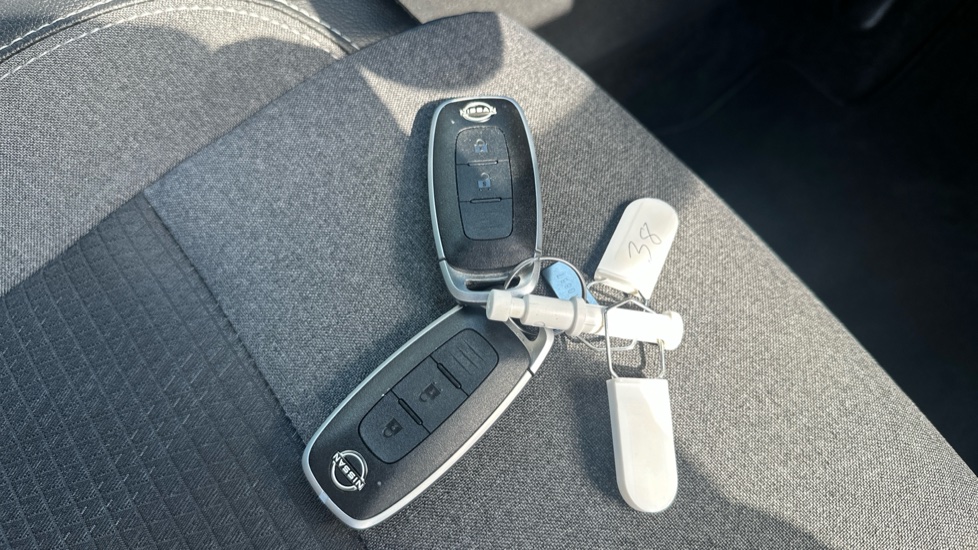 Nissan Qashqai 1.5 E-Power 205 N-Connecta [Glass Roof] 5dr Auto Hybrid Hatchback - Image 20