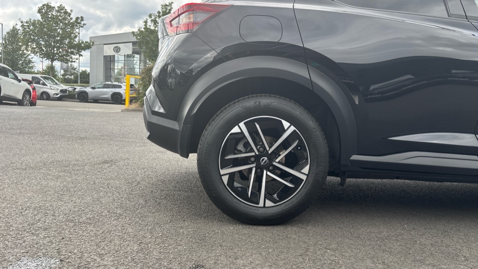 Nissan Juke 1.0 DiG-T N-Connecta 5dr Petrol Hatchback - Image 7