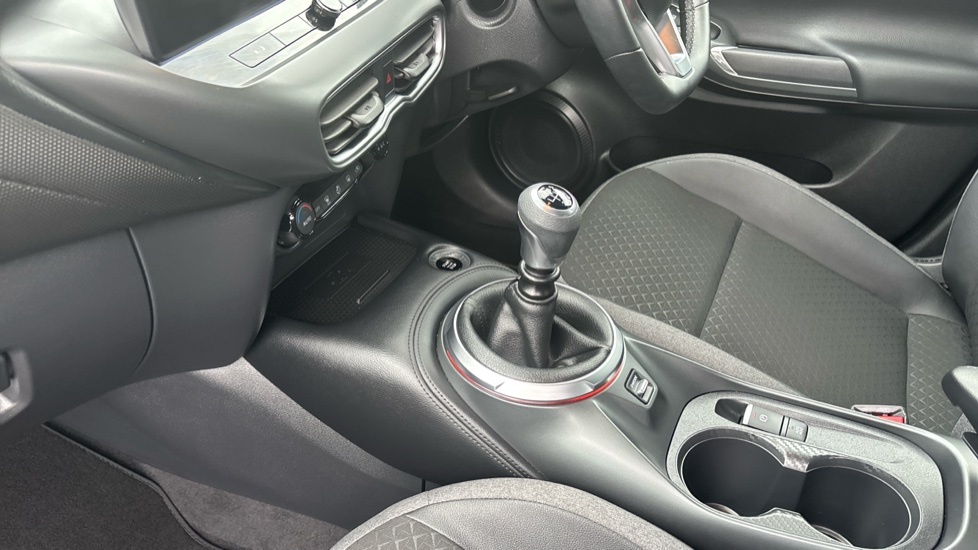 Nissan Juke 1.0 DiG-T N-Connecta 5dr Petrol Hatchback - Image 13